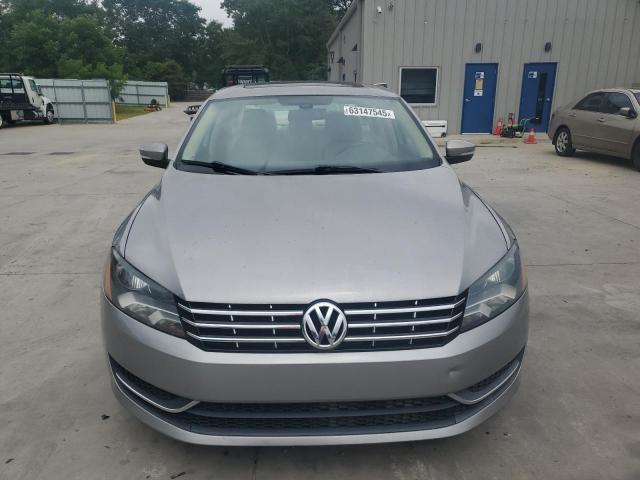  VOLKSWAGEN PASSAT 2012 Srebrny