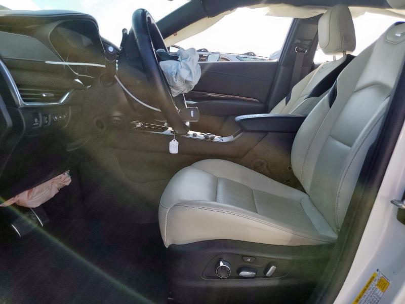  CADILLAC XT4 2021 Белы