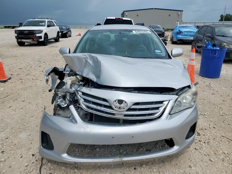 Sedans TOYOTA COROLLA 2013 Srebrny