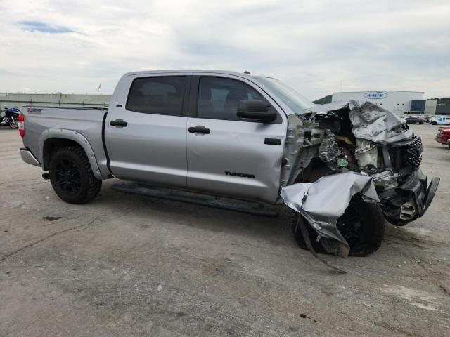  TOYOTA TUNDRA 2018 Srebrny