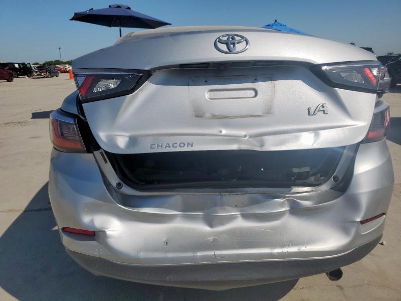  TOYOTA YARIS 2018 Srebrny