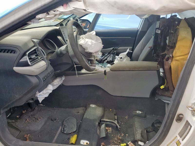  TOYOTA CAMRY 2022 Белый