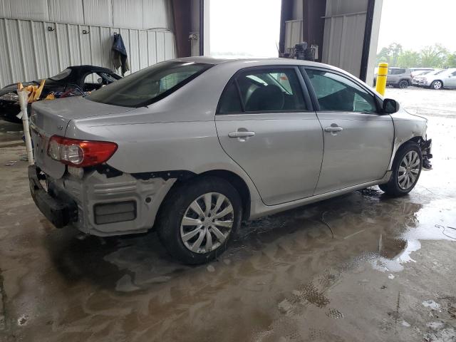 Sedans TOYOTA COROLLA 2013 Srebrny