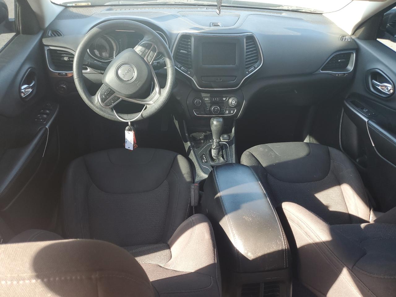 2019 Jeep Cherokee Latitude VIN: 1C4PJLCB2KD411227 Lot: 65481455