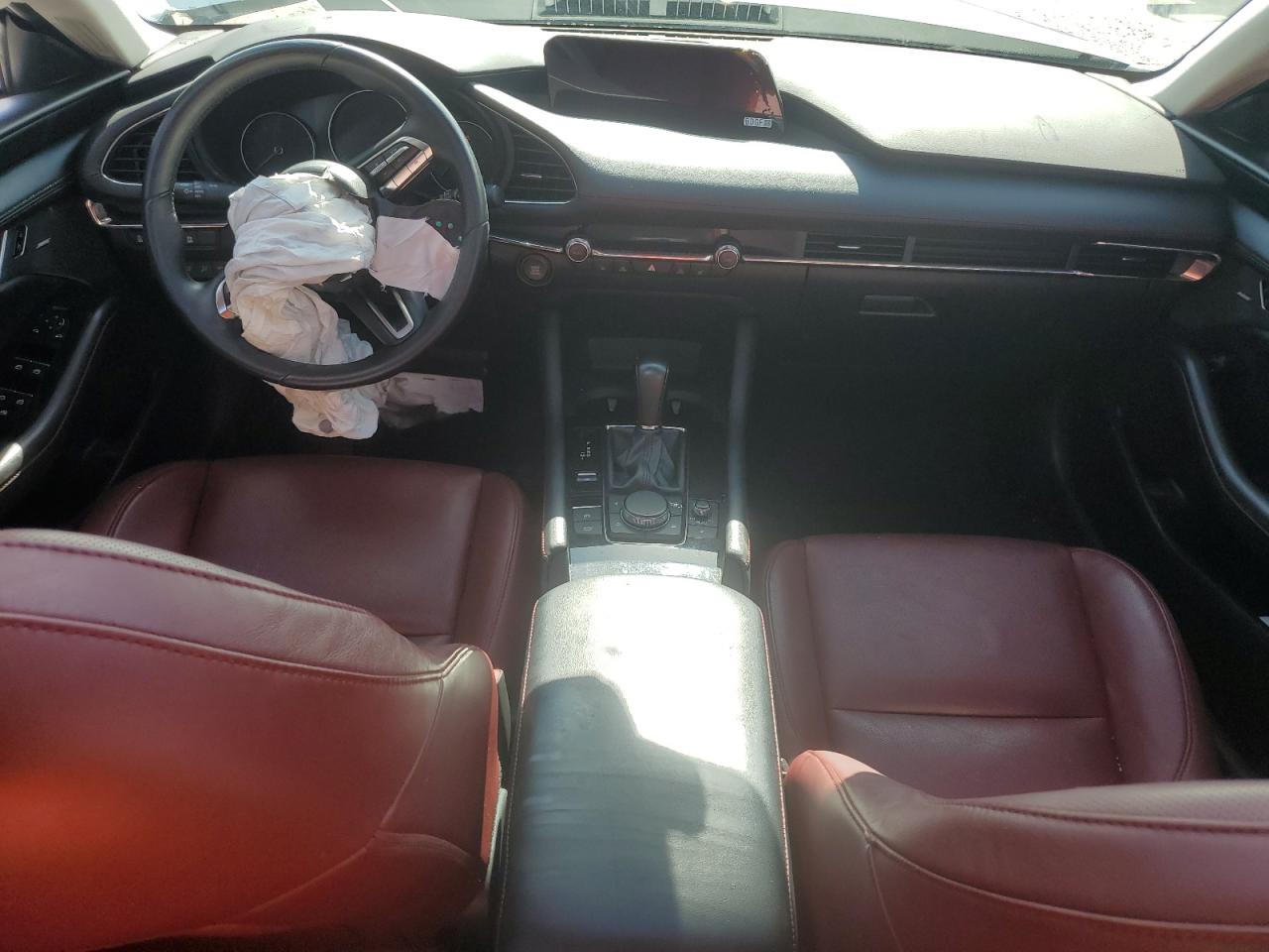 2022 Mazda 3 Preferred VIN: 3MZBPACL8NM300872 Lot: 65021075