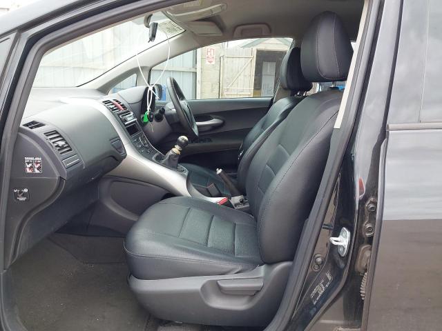 2011 TOYOTA AURIS TR