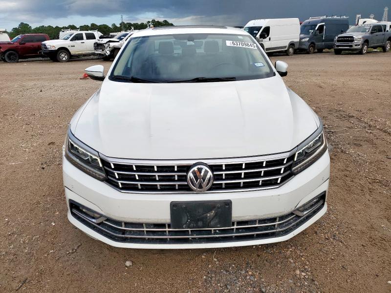  VOLKSWAGEN PASSAT 2017 Белы