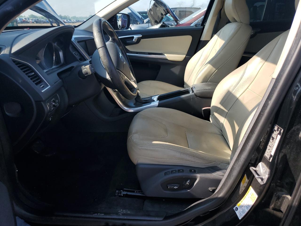 2016 Volvo Xc60 T5 Premier VIN: YV440MDK1G2857041 Lot: 64115765