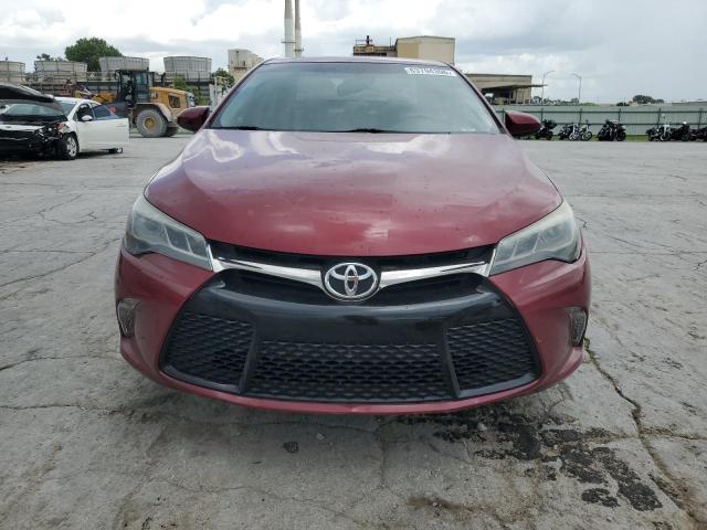  TOYOTA CAMRY 2015 Czerwony