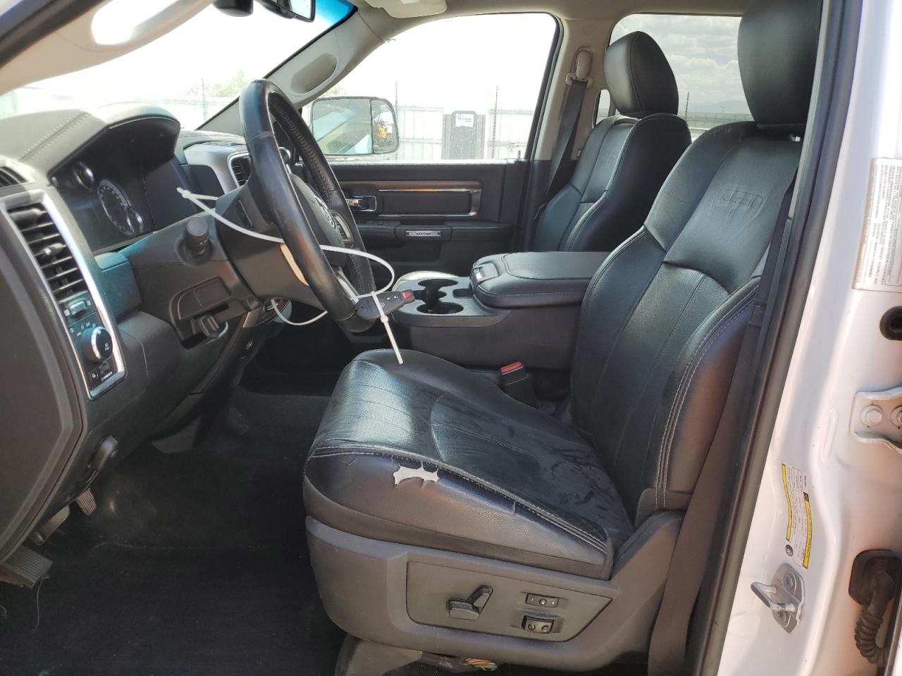 2018 Ram 2500 Laramie VIN: 3C6UR5FL0JG231930 Lot: 65909035