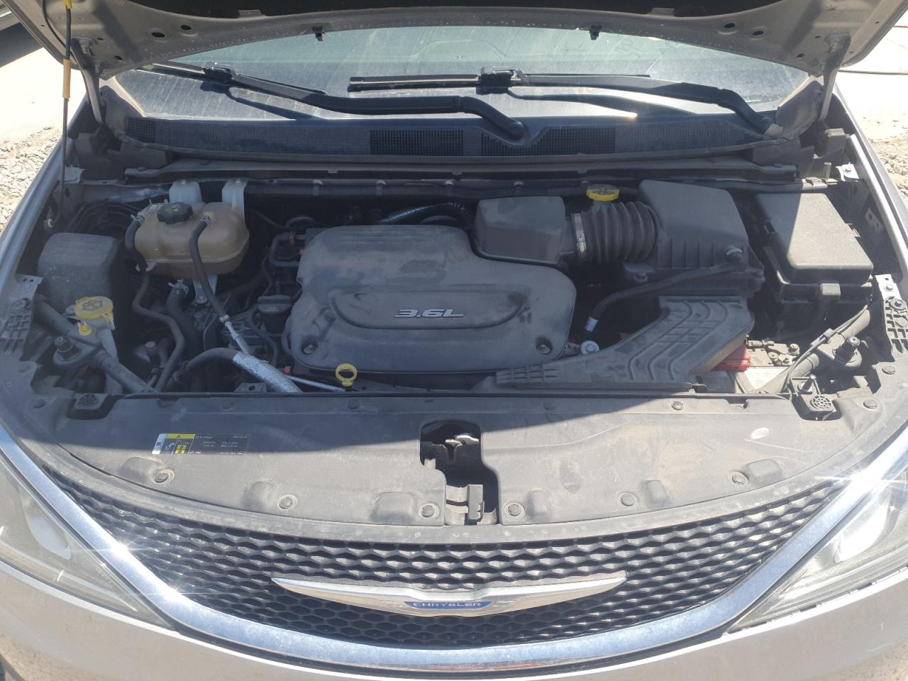 2018 Chrysler Pacifica Touring L VIN: 2C4RC1BG6JR330411 Lot: 63253745