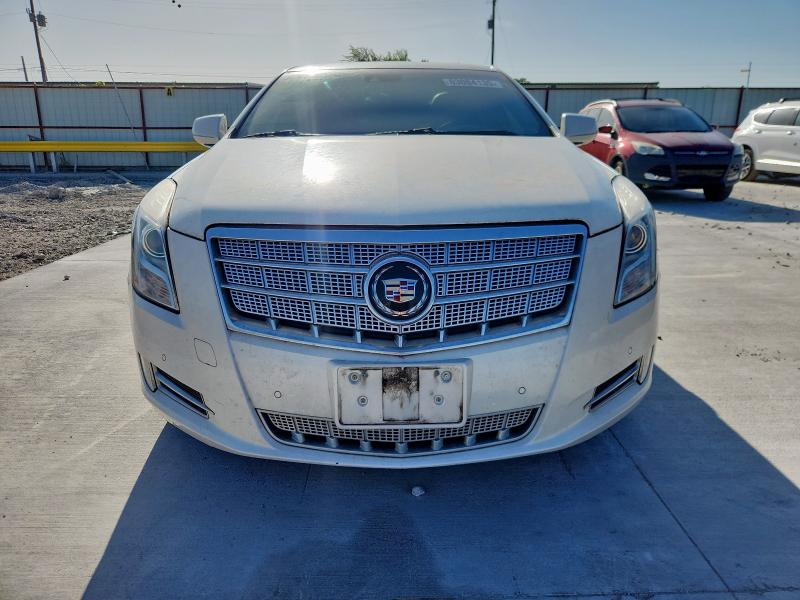  CADILLAC XTS 2013 White