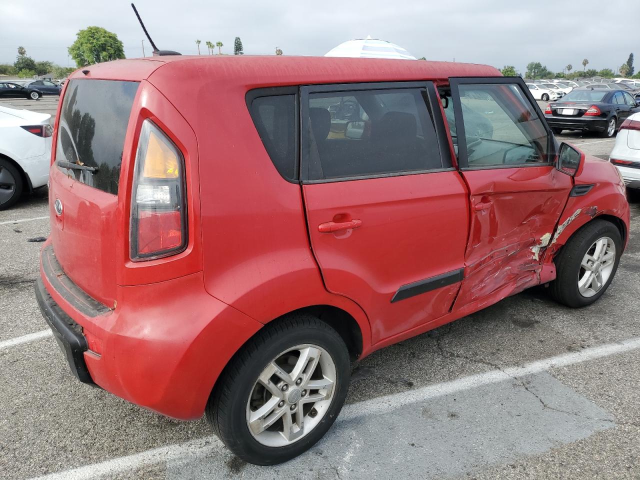 2011 Kia Soul + VIN: KNDJT2A25B7329195 Lot: 66375795