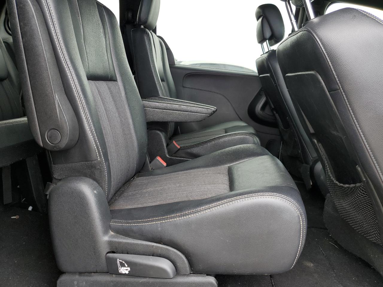 2014 Chrysler Town & Country S VIN: 2C4RC1HG5ER195290 Lot: 64234425