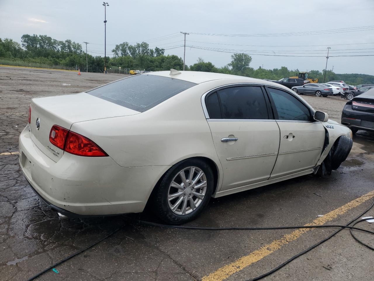 1G4HC5EM3BU103844 BUICK LUCERNE 2011 CREAM Photo 3