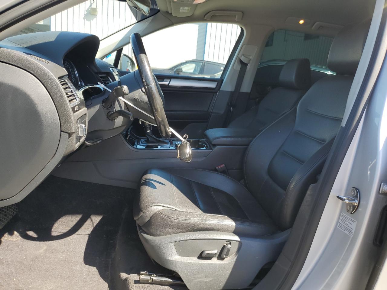 2013 Volkswagen Touareg V6 Tdi VIN: WVGEP9BP8DD013864 Lot: 64064095