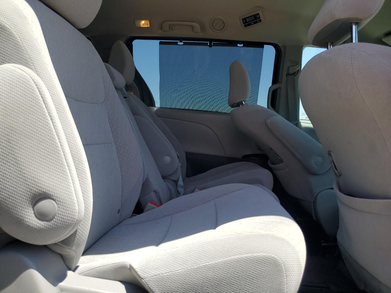 2018 Toyota Sienna Le VIN: 5TDKZ3DC5JS940670 Lot: 63253685