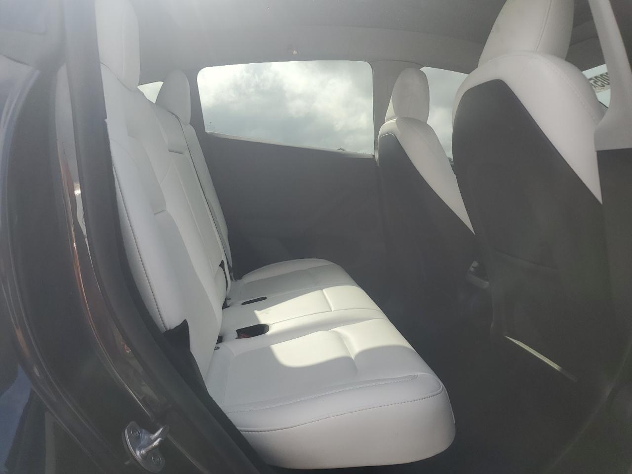 2024 Tesla Model Y VIN: 7SAYGDED8RF088976 Lot: 64036905