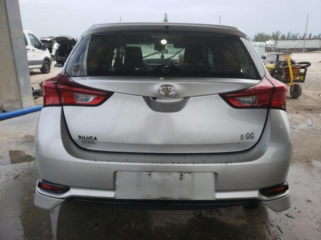 TOYOTA COROLLA 2017 Srebrny