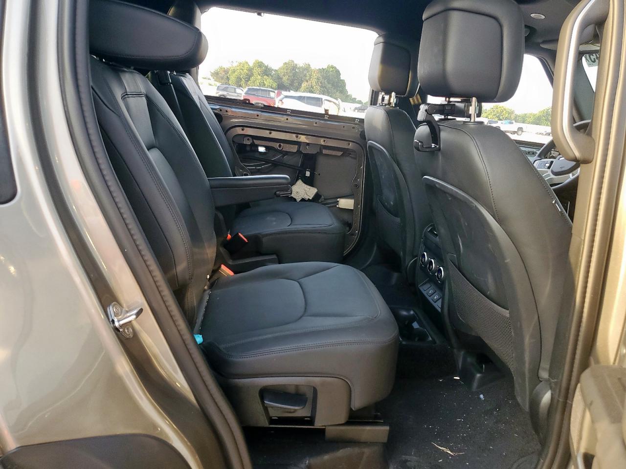 2025 Land Rover Defender 130 S VIN: SALEJFFU5S2399178 Lot: 61949745