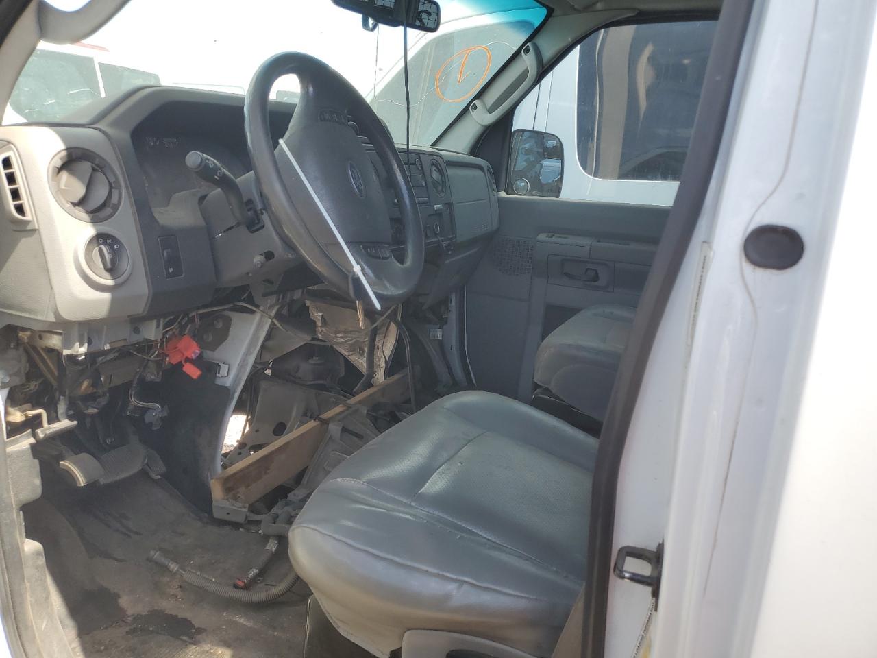 2013 Ford Econoline E150 Van VIN: 1FTNE1EW2DDA30318 Lot: 63671105