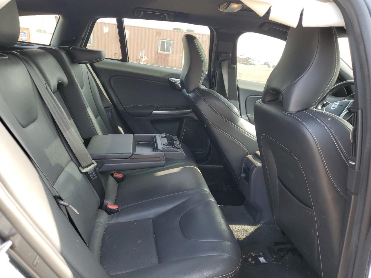 yv140mek1g1305198 YV140MEK1G1305198 2016 Volvo V60 T5 Premier
