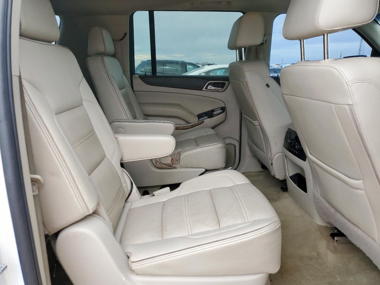 2017 GMC Yukon Xl Denali VIN: 1GKS2HKJ1HR157975 Lot: 62780365