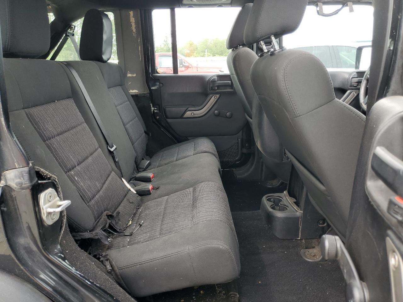 2012 Jeep Wrangler Unlimited Sport VIN: 1C4BJWDG5CL120301 Lot: 65282375