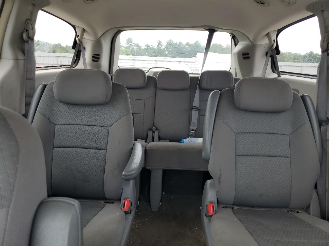 2010 Chrysler Town & Country Lx VIN: 2A4RR2D13AR381405 Lot: 64817935