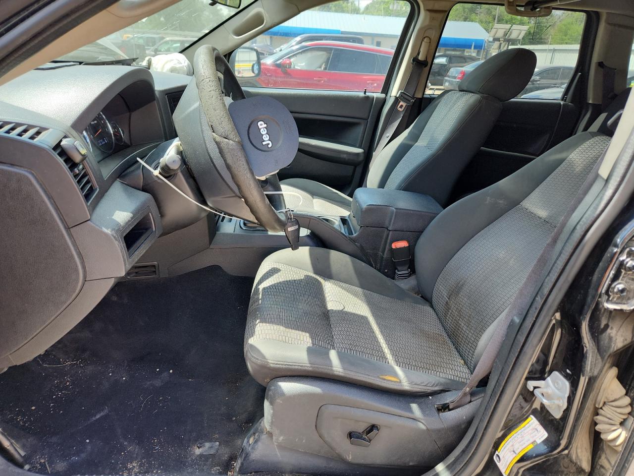 1J8GR48K28C102873 2008 Jeep Grand Cherokee Laredo