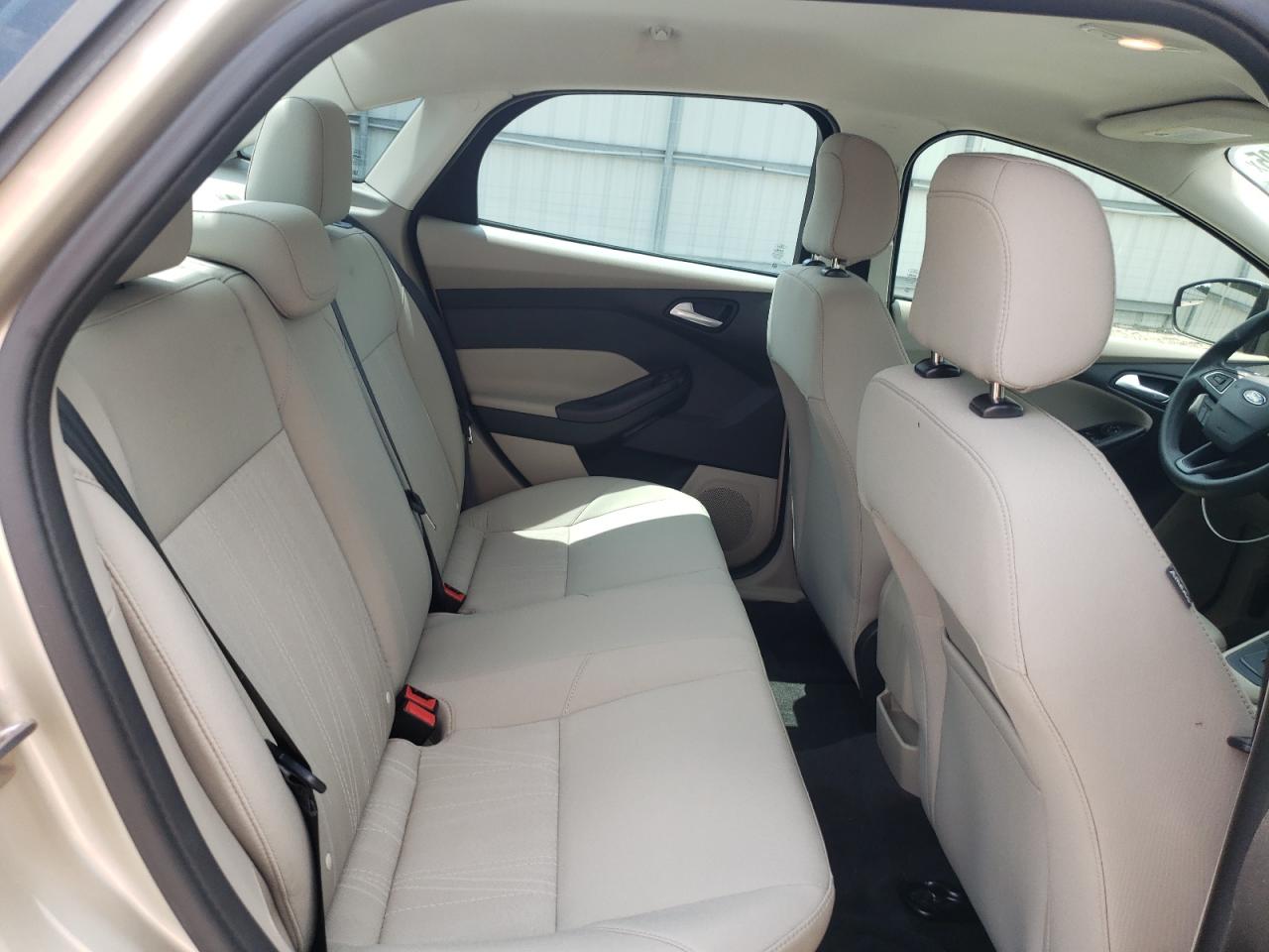 2018 Ford Focus Se VIN: 1FADP3FE2JL266658 Lot: 64924695