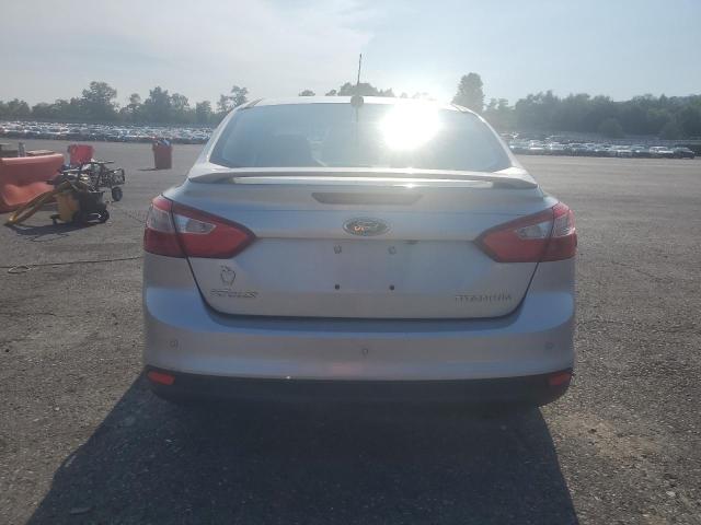 Sedans FORD FOCUS 2013 Silver
