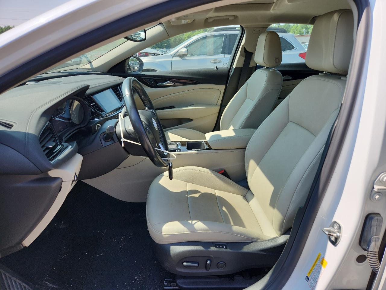 2019 Buick Regal Essence VIN: W04GR6SX9K1010812 Lot: 64414685