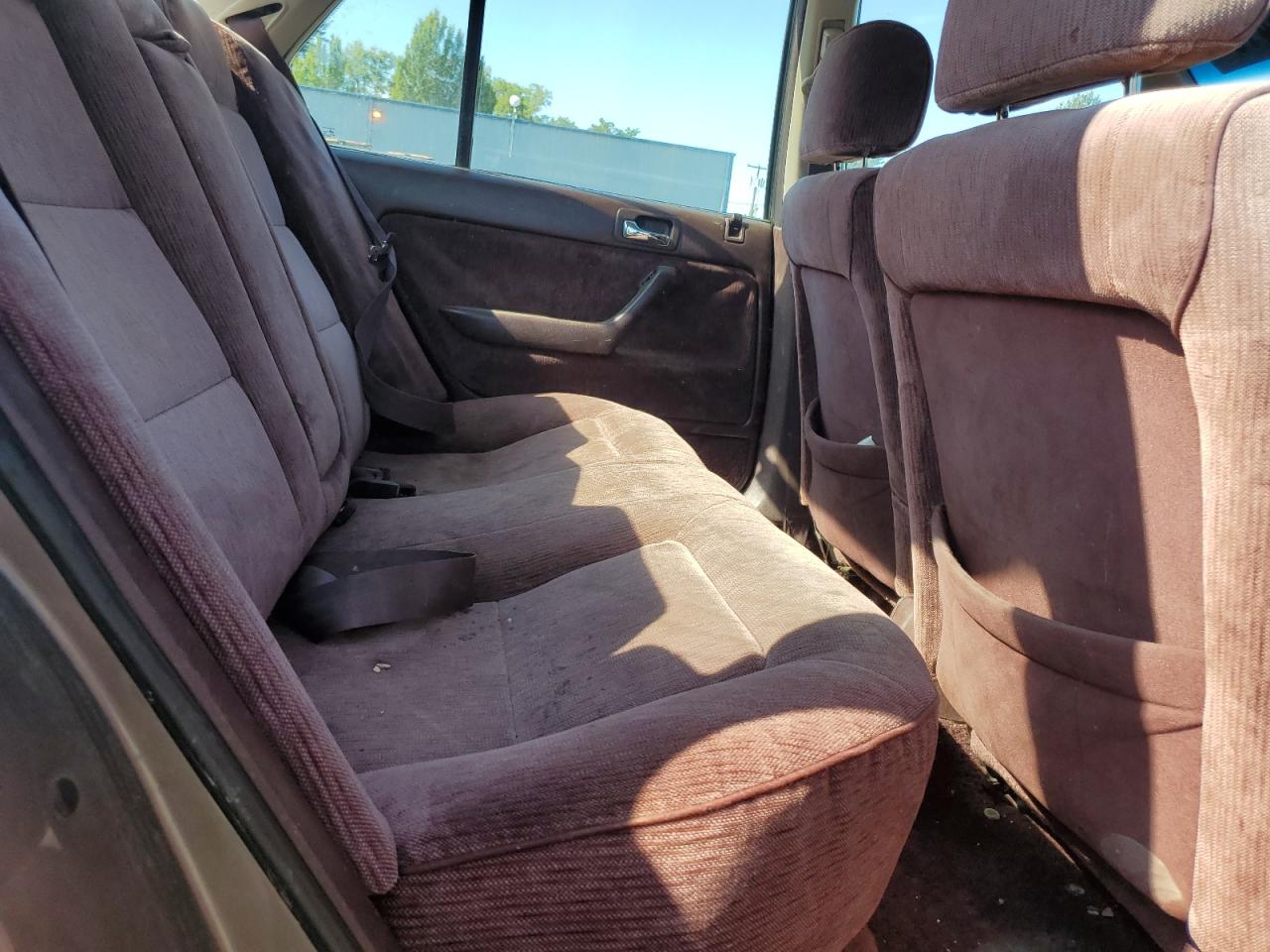 1992 Honda Accord Lx VIN: 1HGCB7552NA176443 Lot: 62196415