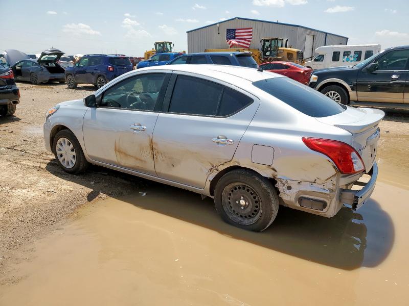  NISSAN VERSA 2018 Srebrny