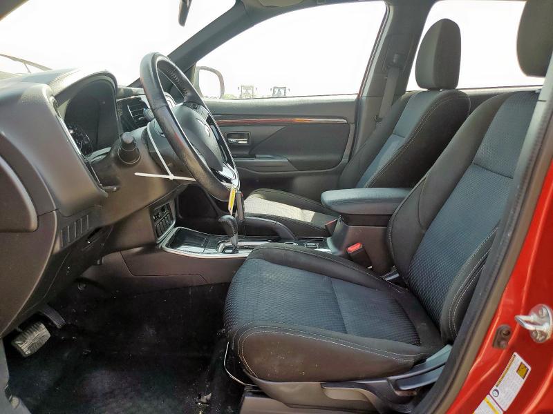  MITSUBISHI OUTLANDER 2018 Красный