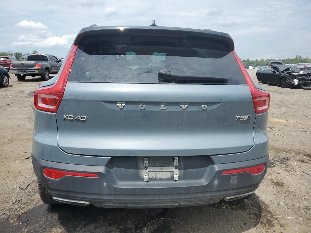 2020 Volvo Xc40 T5 R-Design VIN: YV4162UMXL2296498 Lot: 65601555