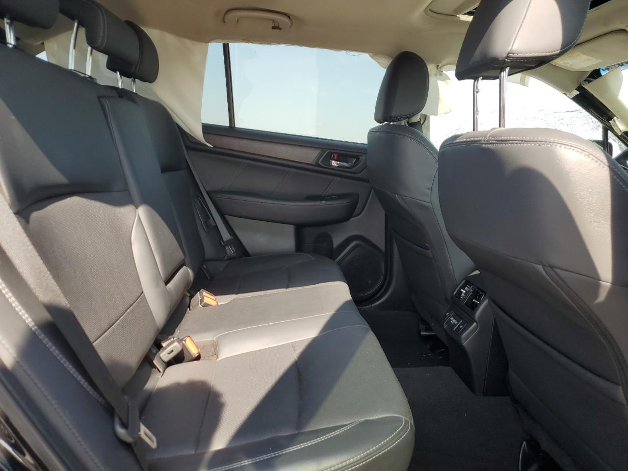 2018 Subaru Outback 2.5I Limited VIN: 4S4BSANC8J3372421 Lot: 63909425