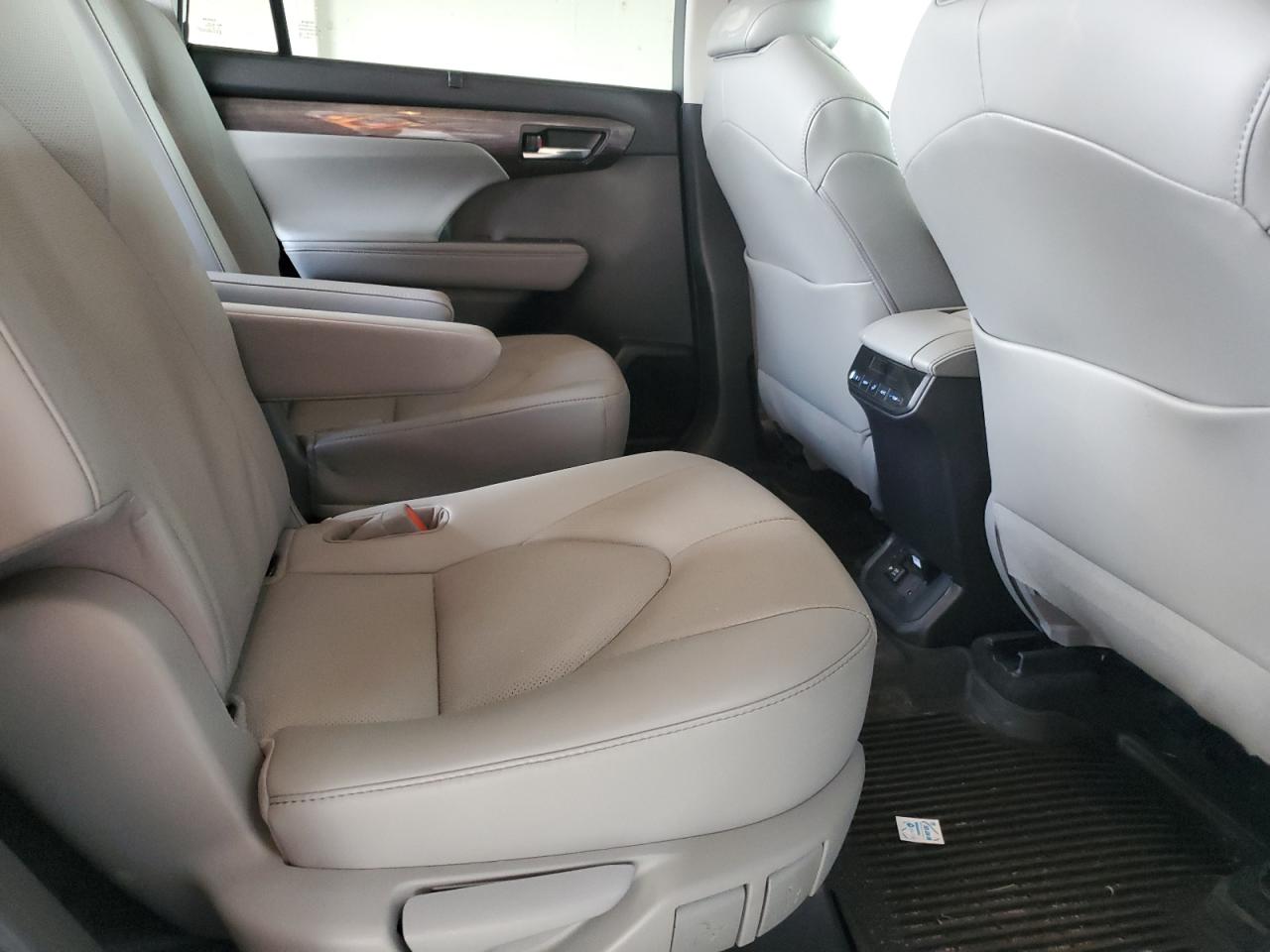 2021 Toyota Highlander Limited VIN: 5TDDZRBH0MS111584 Lot: 63090345