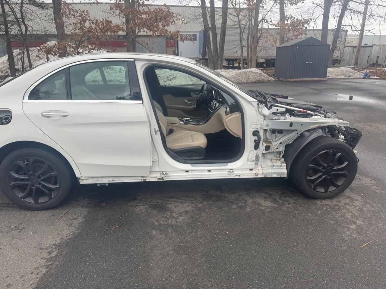 2015 Mercedes-Benz C 300 4Matic VIN: 55SWF4KB0FU063185 Lot: 67022065