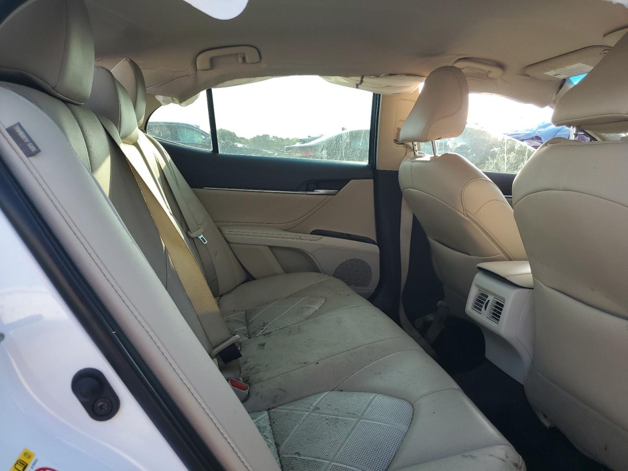 2018 Toyota Camry L VIN: 4T1B11HK1JU135608 Lot: 64923235