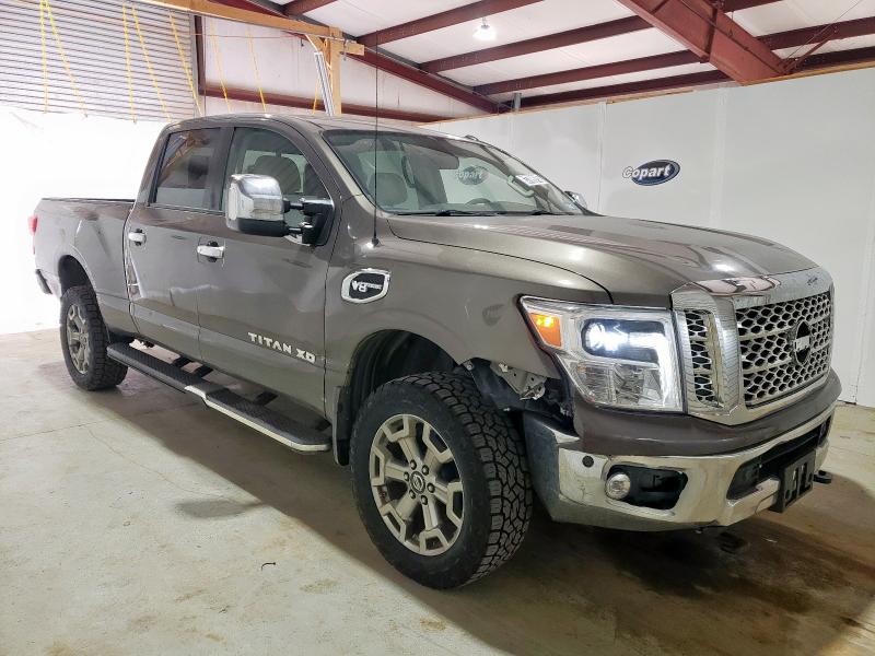  NISSAN TITAN 2018 Szary