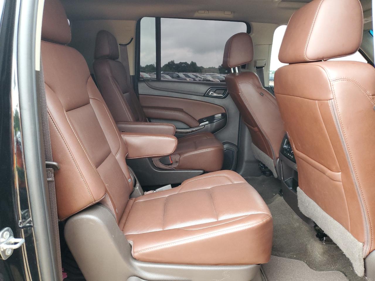2018 Chevrolet Suburban K1500 Premier VIN: 1GNSKJKC1JR354453 Lot: 63085995