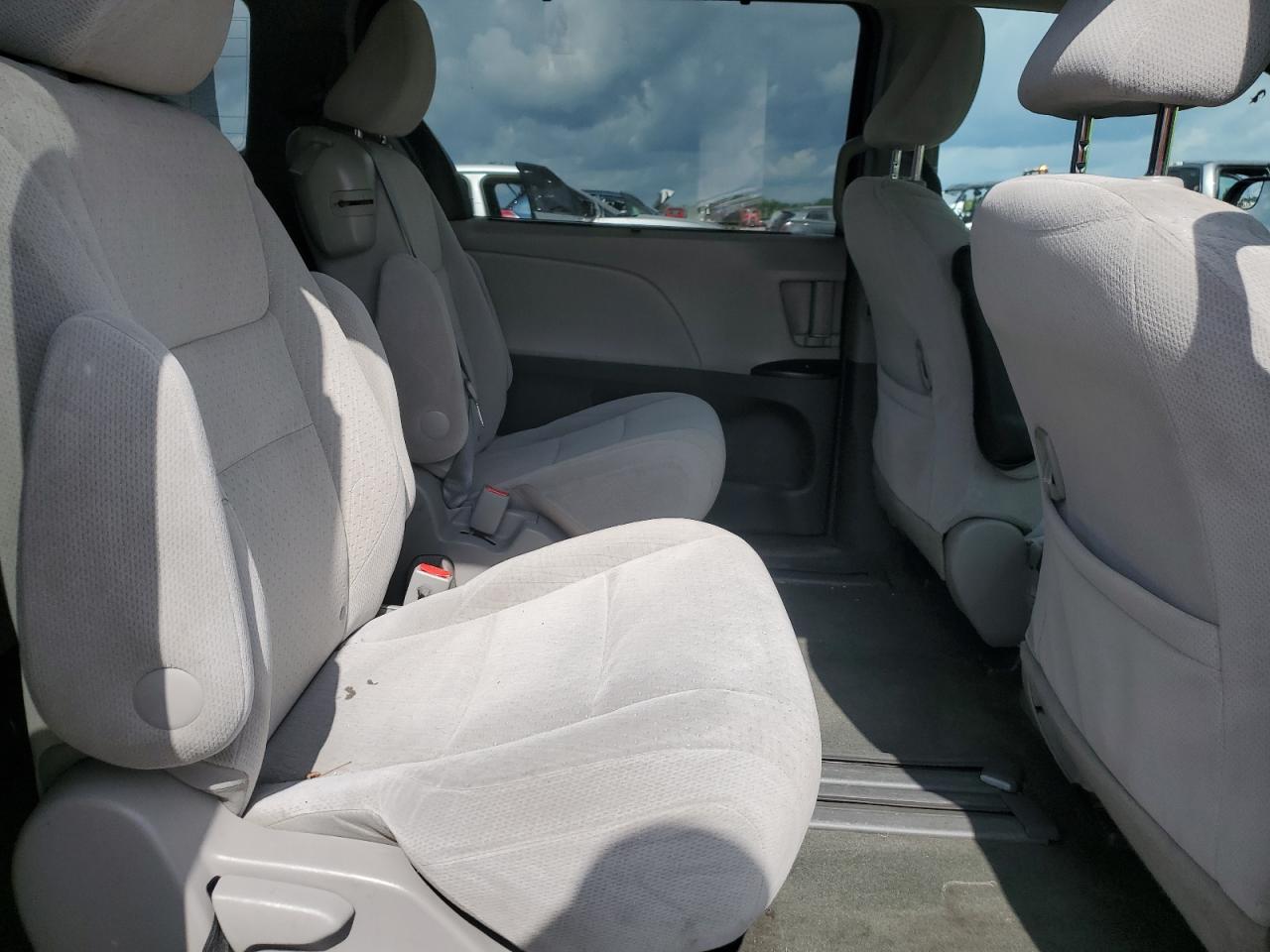 2015 Toyota Sienna Le VIN: 5TDKK3DC7FS671812 Lot: 64671545