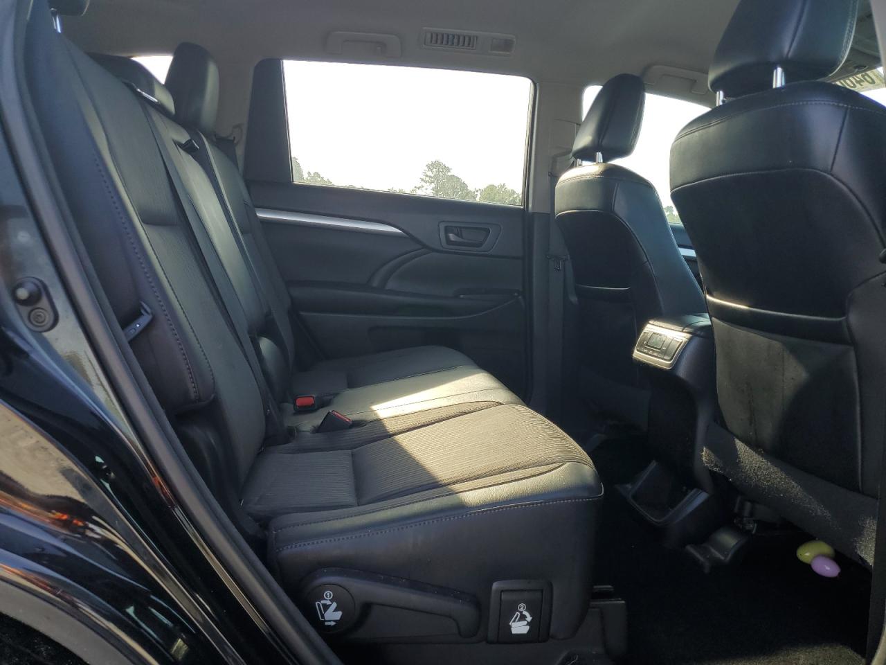 2017 Toyota Highlander Le VIN: 5TDZZRFH8HS196633 Lot: 64607455
