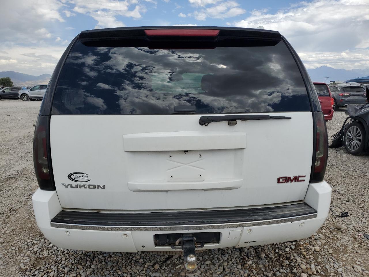 2007 GMC Yukon Denali VIN: 1GKFK638X7J310397 Lot: 62902895