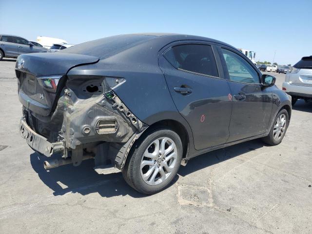 Sedans TOYOTA YARIS 2017 Szary