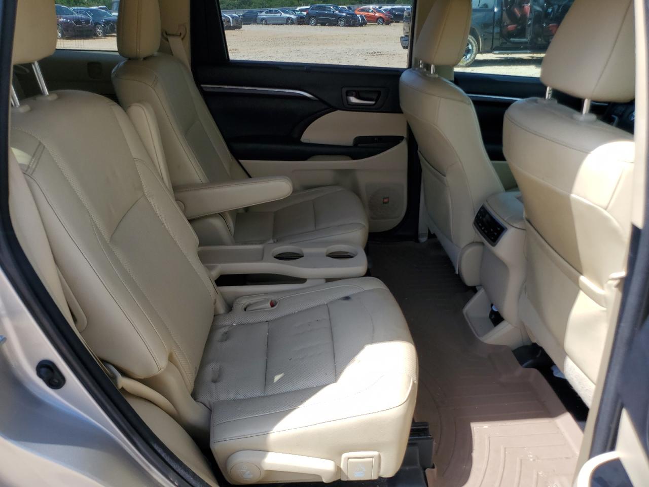 2015 Toyota Highlander Limited VIN: 5TDYKRFH7FS049247 Lot: 64124255
