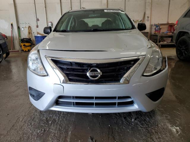 NISSAN VERSA 2015 Srebrny