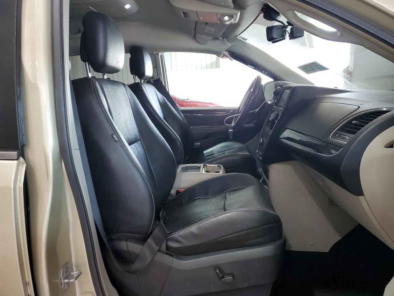 2011 Chrysler Town & Country Touring L VIN: 2A4RR8DG2BR783876 Lot: 65210265